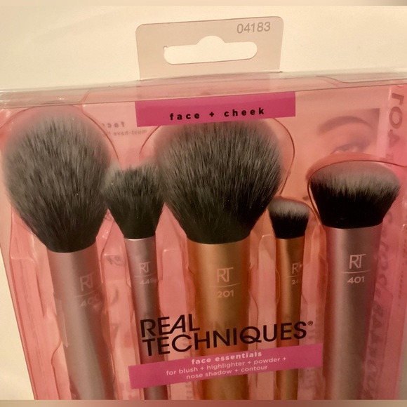 NIB NWT Real Techniques - Face Essentials Brush Set (5 piece brush set) - Picture 9 of 13